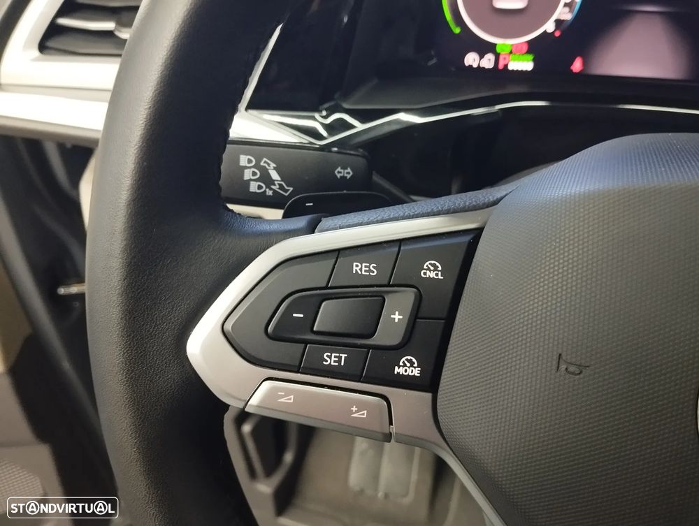 Volkswagen Multivan 1.5 TSI e-Hybrid Life DSG — fotografia 30
