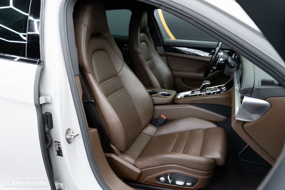 Porsche Panamera 4 E-Hybrid - 7