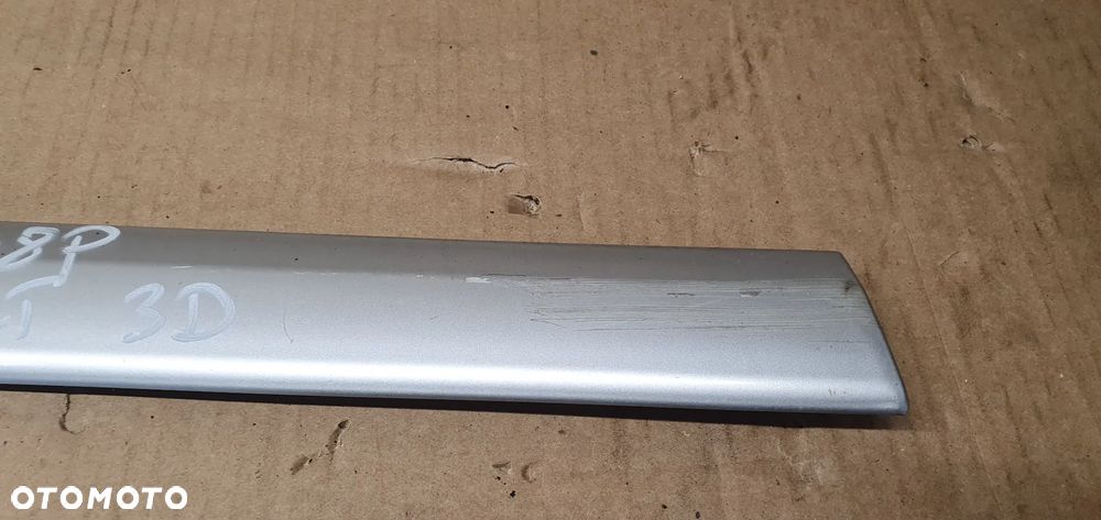 Listwa błotnika prawy tył tylna prawa Audi A3 8P 3D 8P3853984B - 3