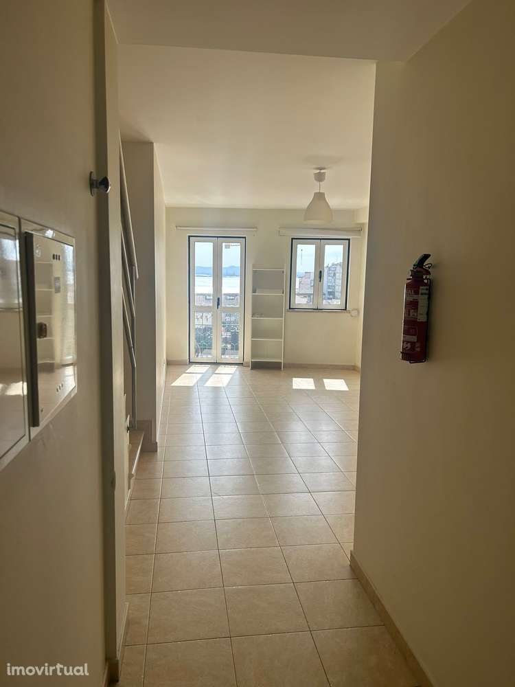 Apartamento T3 Duplex com Terraço em Graça -  Lisboa - Grande imagem: 2/13