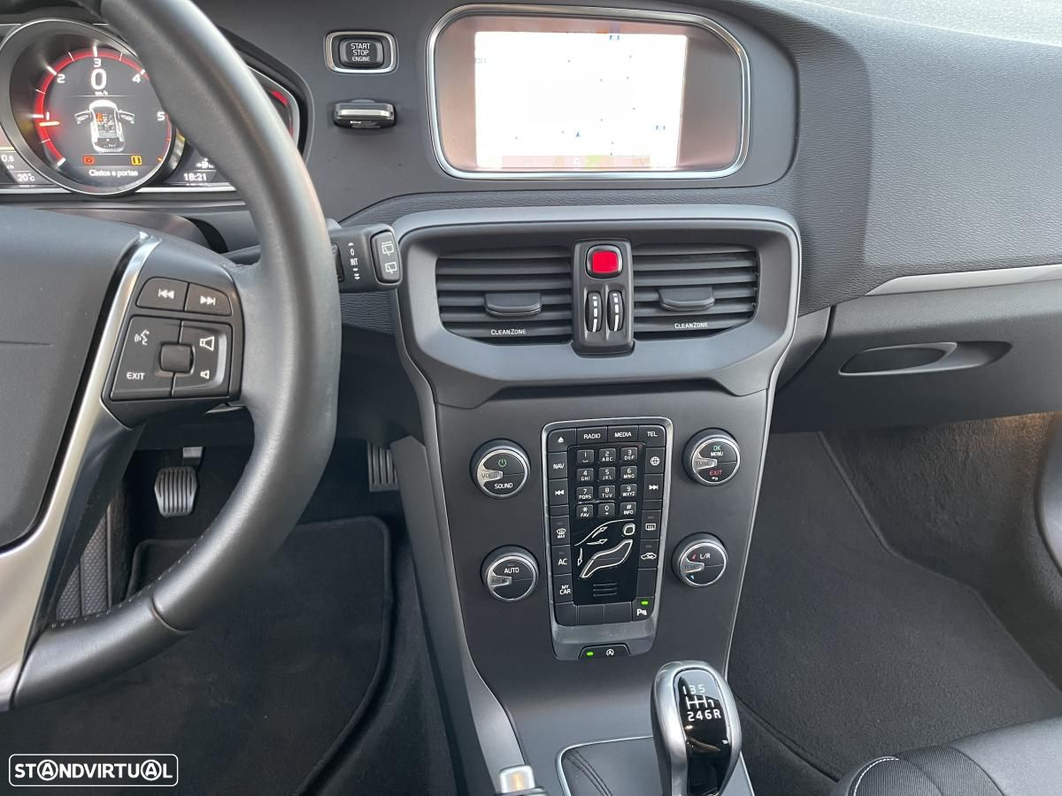 Volvo V40 2.0 D2 Momentum Eco - 26