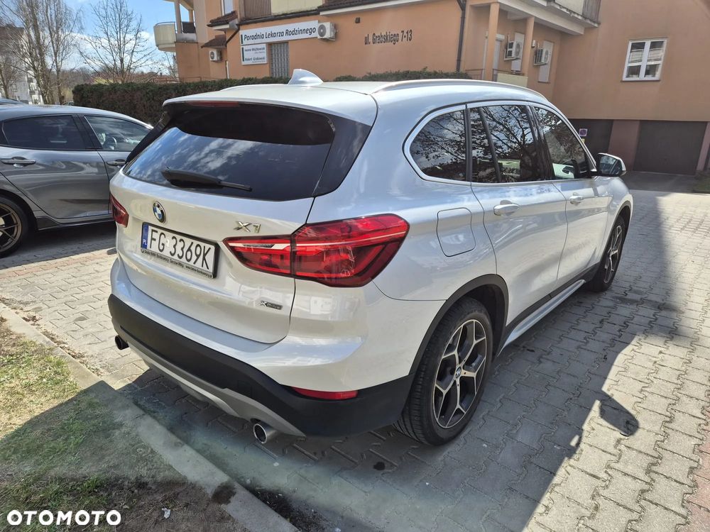BMW X1 xDrive28i Sport Line - 16