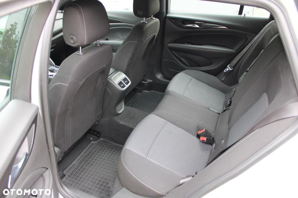 Opel Insignia - 12