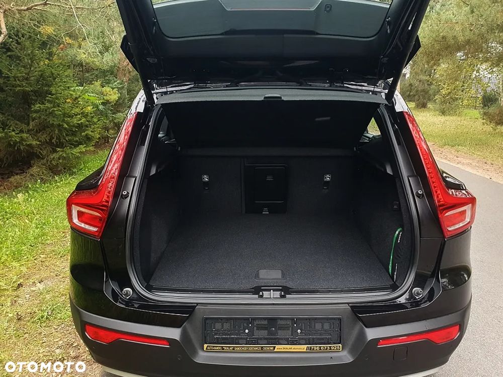 Volvo XC 40 B4 B AWD DKG Momentum Pro - 29