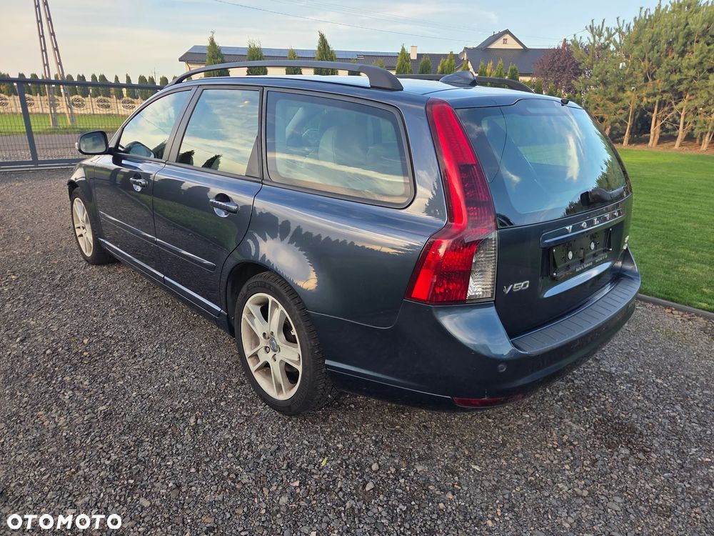 Volvo V50 2010 photo 2