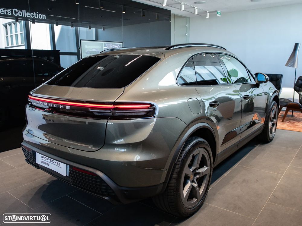 Porsche Macan Electric 4 - 12