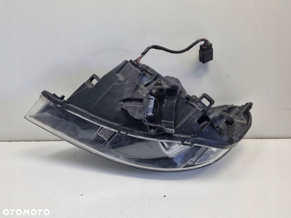 LAMPA PRAWA Volvo S60 II V60 10-13r PRZEDNIA PRAWY PRZÓD xenon 31299991 - 9