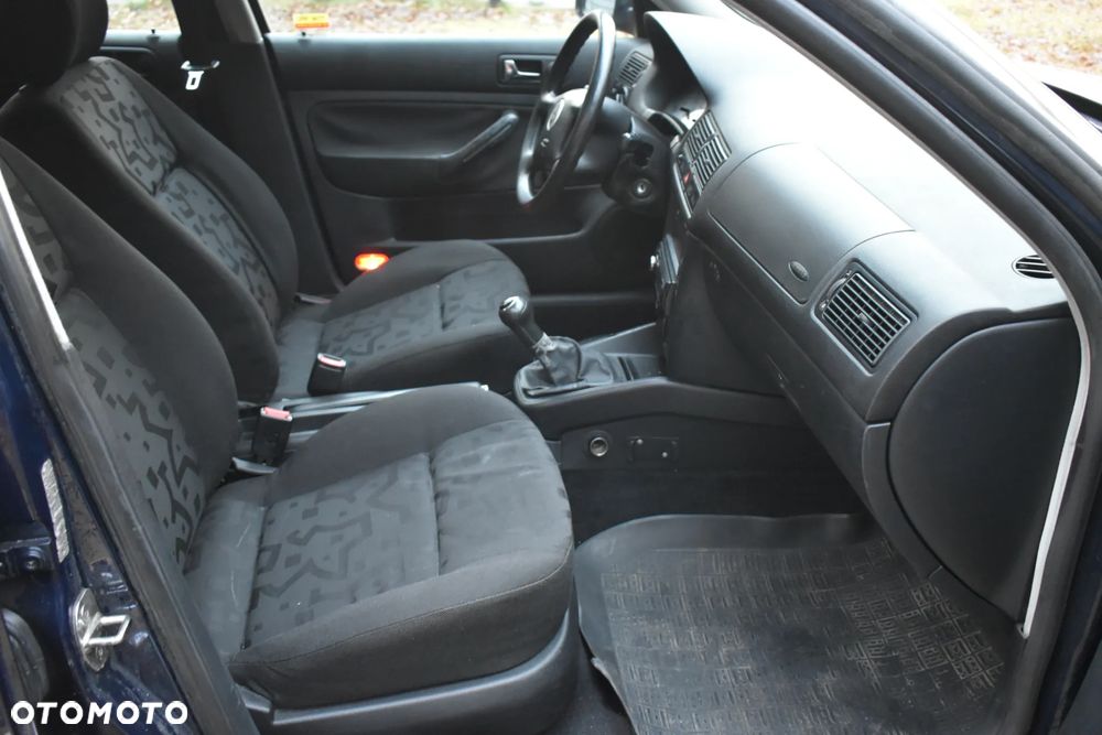 Volkswagen Golf 1.6 Basis - 6