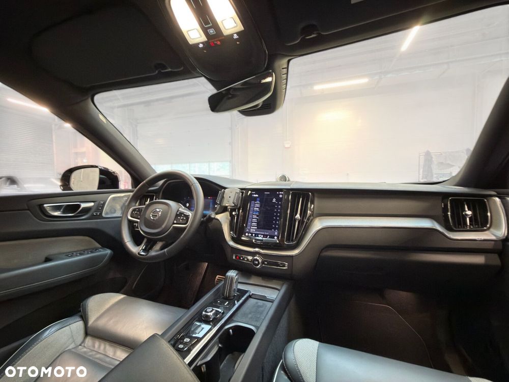 Volvo XC 60 B5 B AWD R-Design - 36