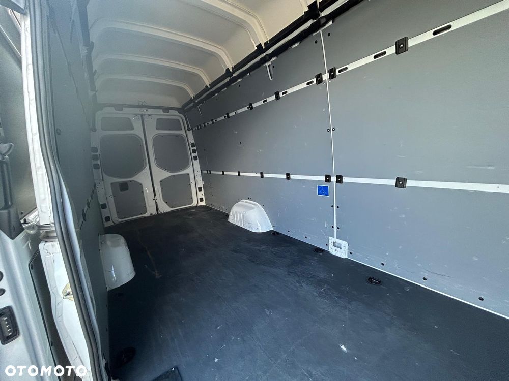 Mercedes-Benz Sprinter - 22