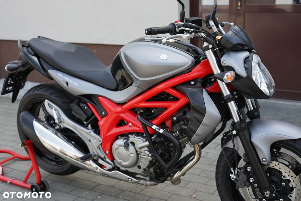 Suzuki Gladius - 13