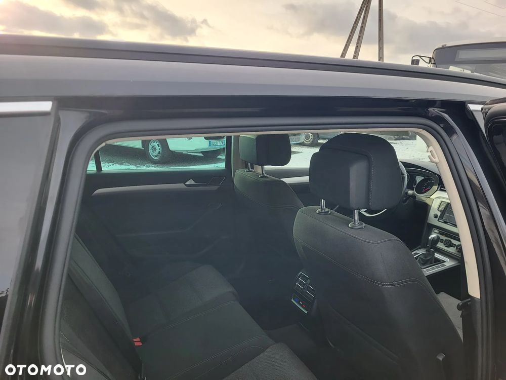 Volkswagen Passat 2.0 TDI SCR DSG Trendline - 11
