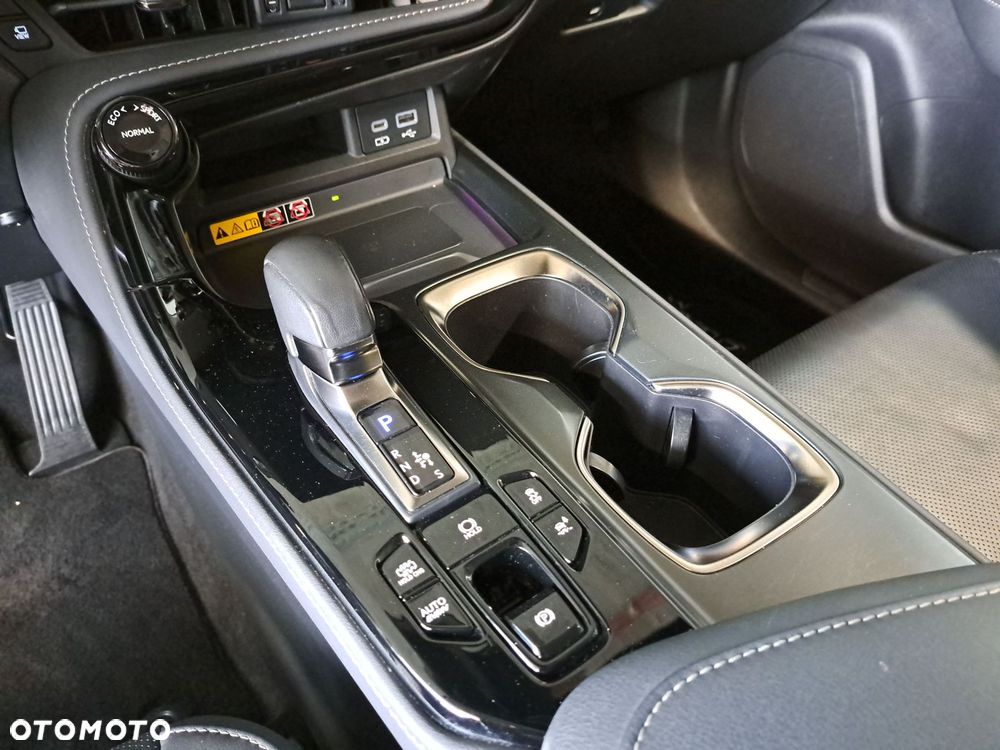 Lexus NX - 28