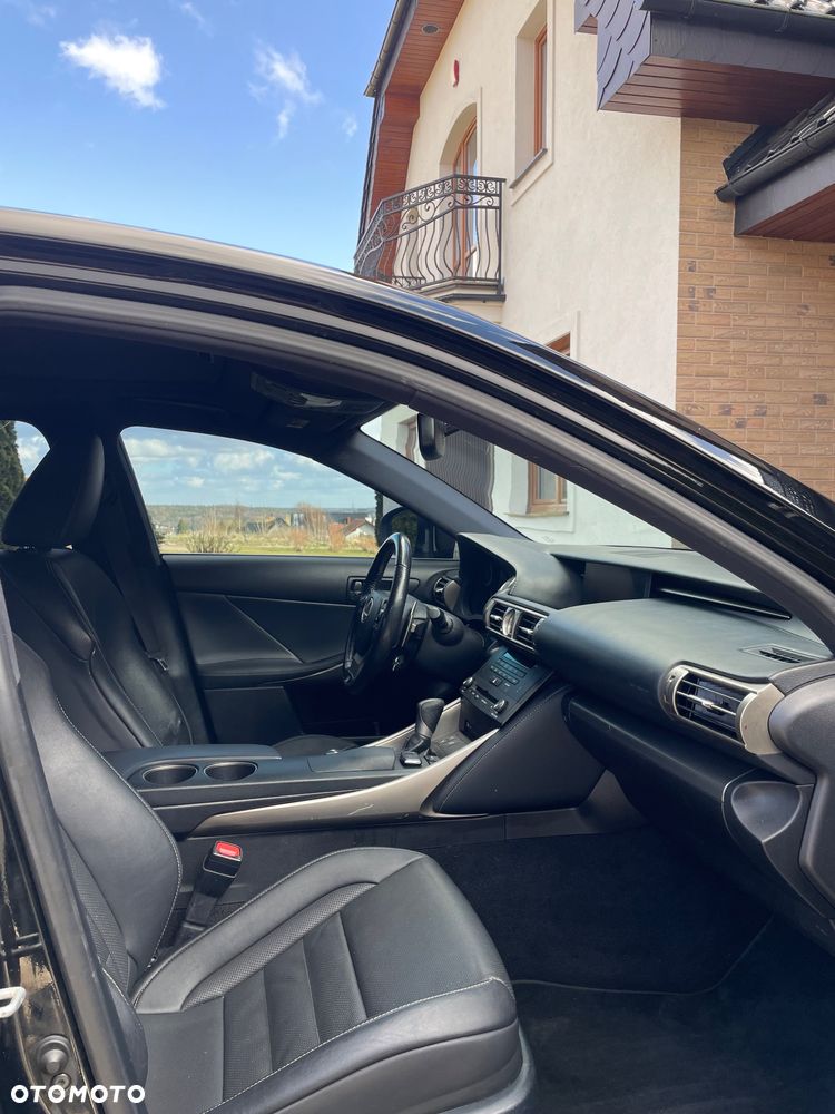 Lexus IS 200t F Sport - 24