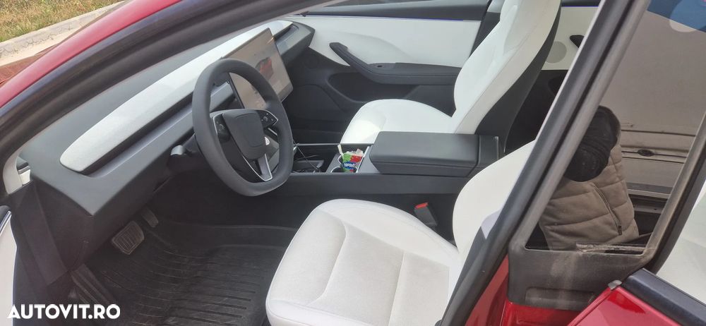 Tesla Model 3 2024 photo 2