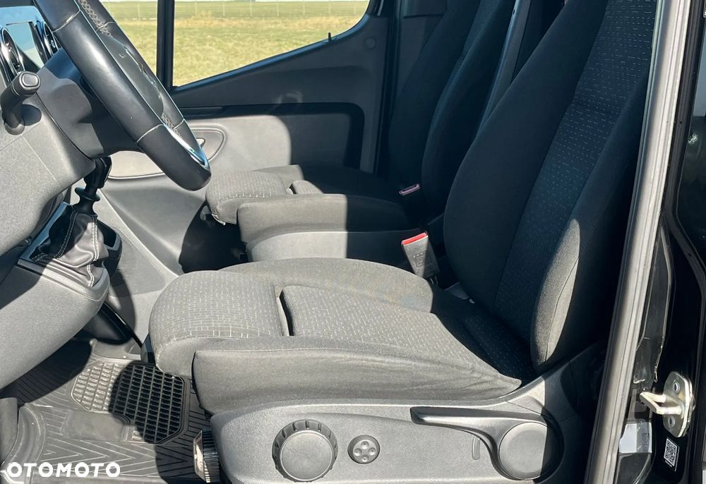 Mercedes-Benz Sprinter - 13