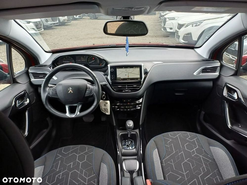 Peugeot 2008 1.2 Pure Tech GPF Signature S&S EAT6 - 25