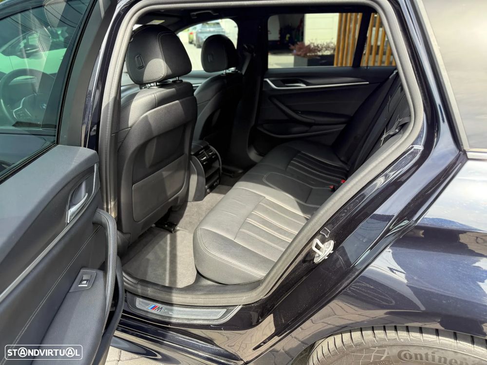 BMW 530 e Pack Desportivo M - 15