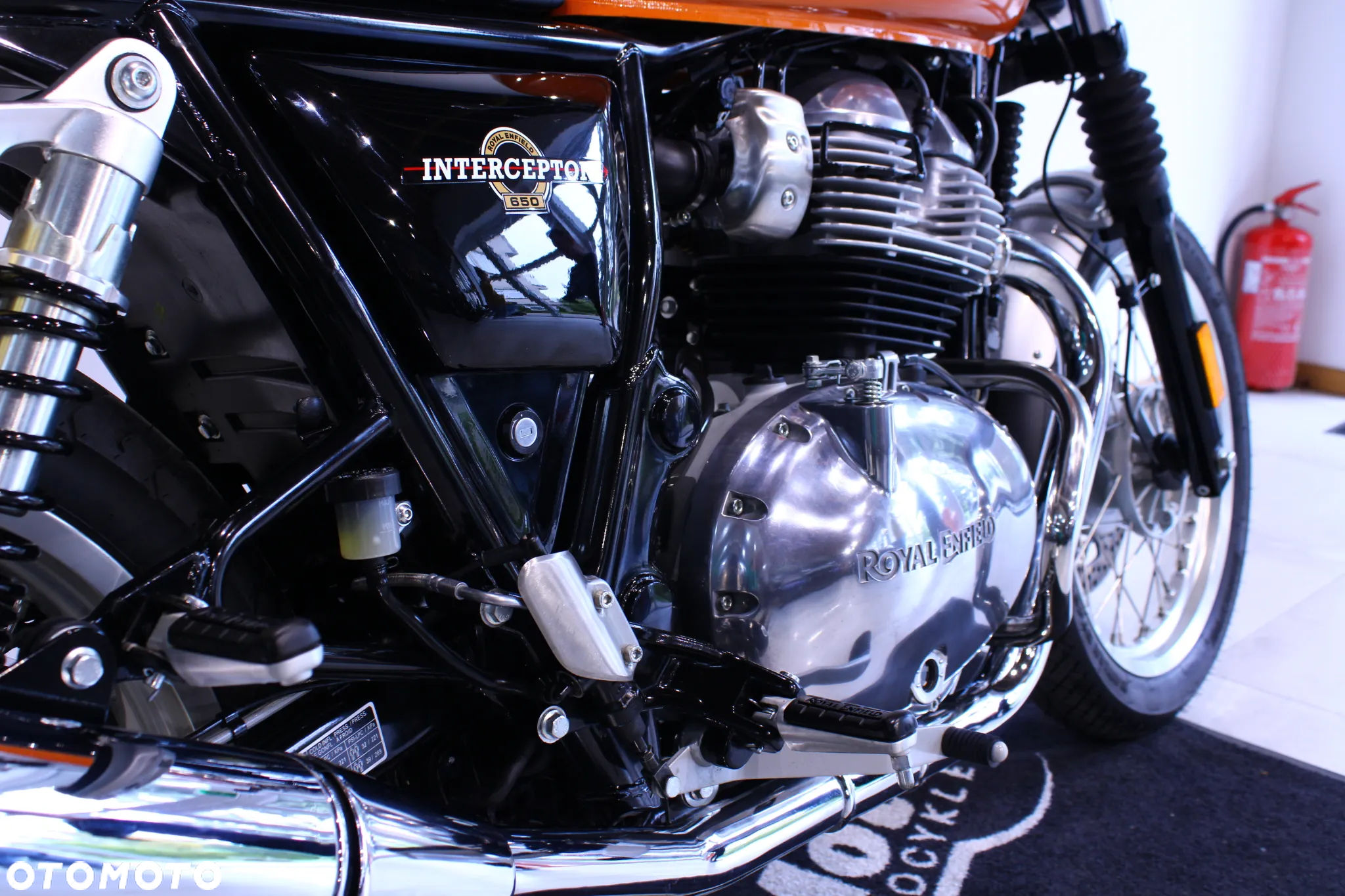 Royal Enfield Interceptor - 20