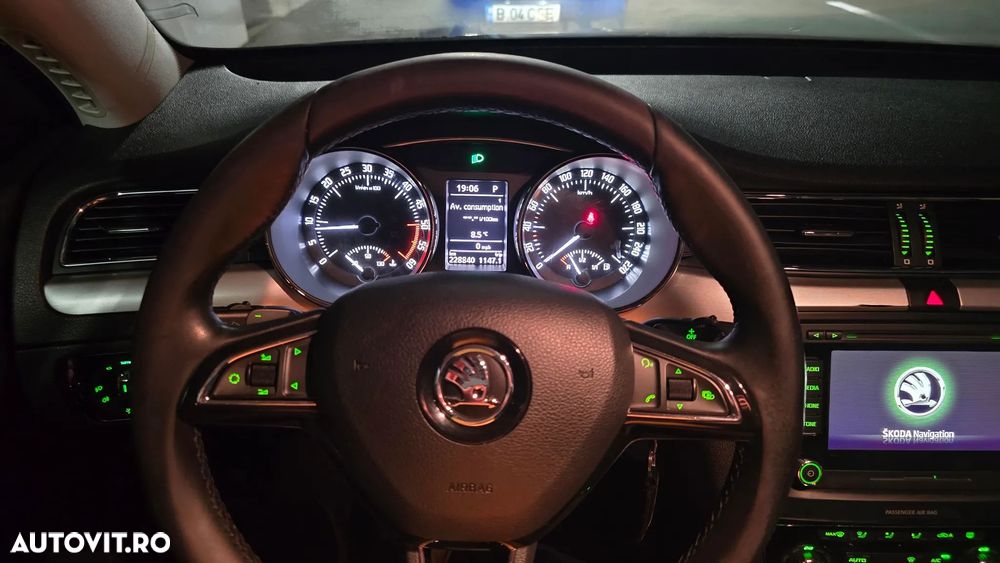 Skoda Superb 2.0 TDI Elegance DSG - 10