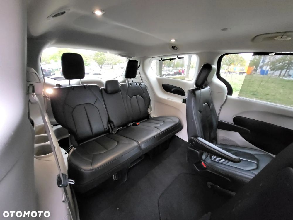 Chrysler Pacifica - 28