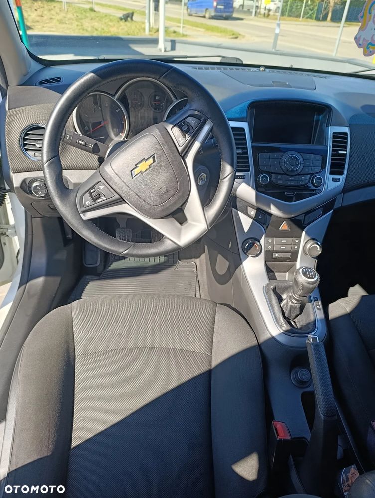 Chevrolet Cruze 1.7 LT - 9