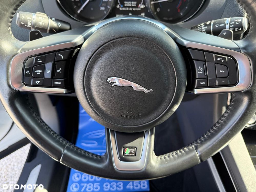 Jaguar F-Pace 20d AWD R-Sport - 22