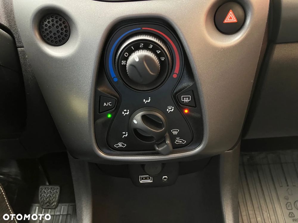 Toyota Aygo x-play - 24