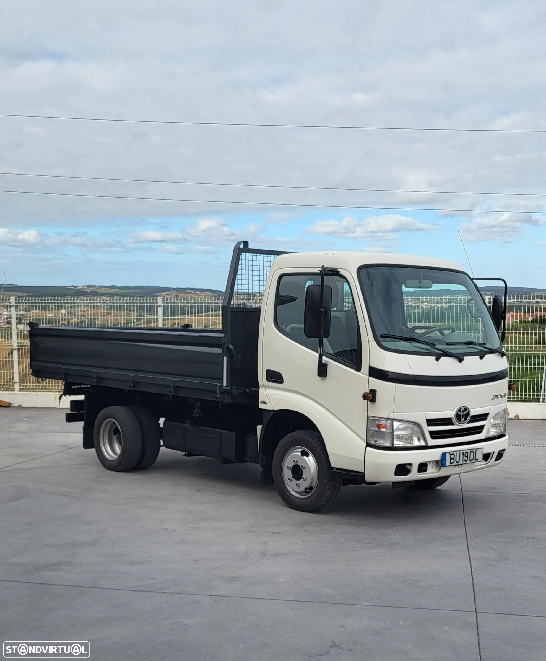 Toyota Dyna Tribasculante - 13