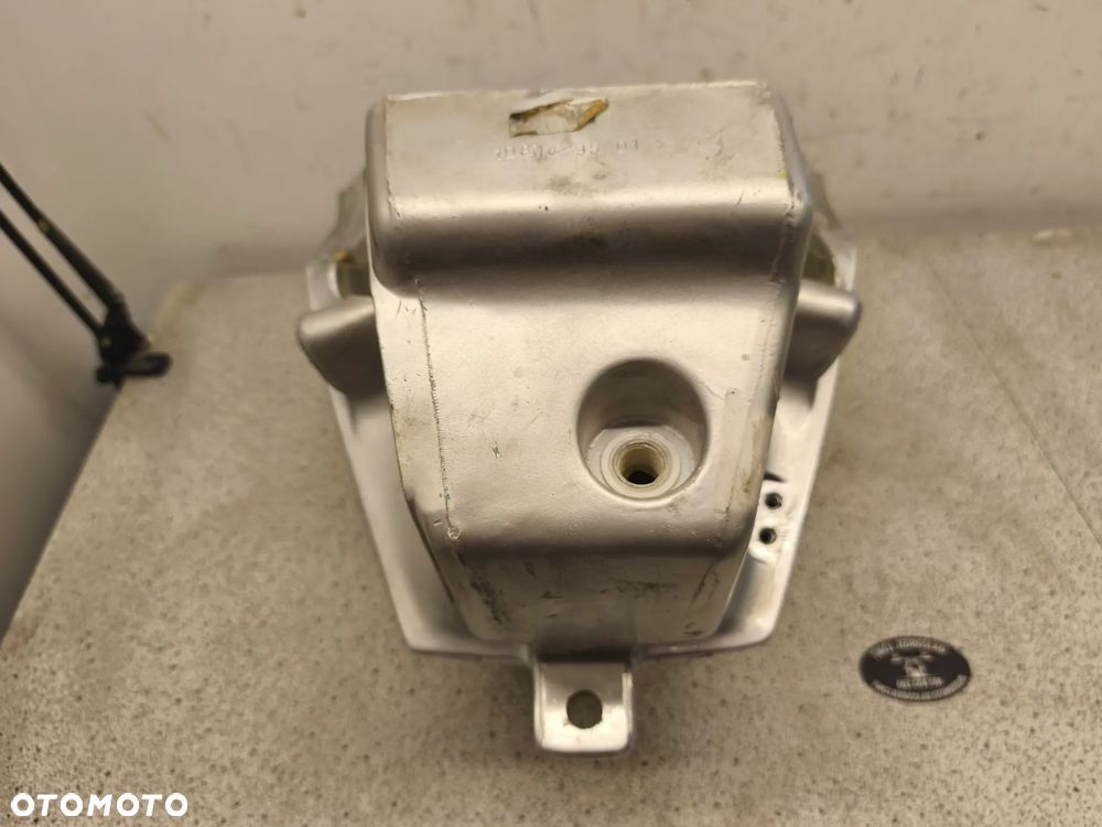 Bak, zbiornik paliwa Triumph Daytona 955i 955 - 17