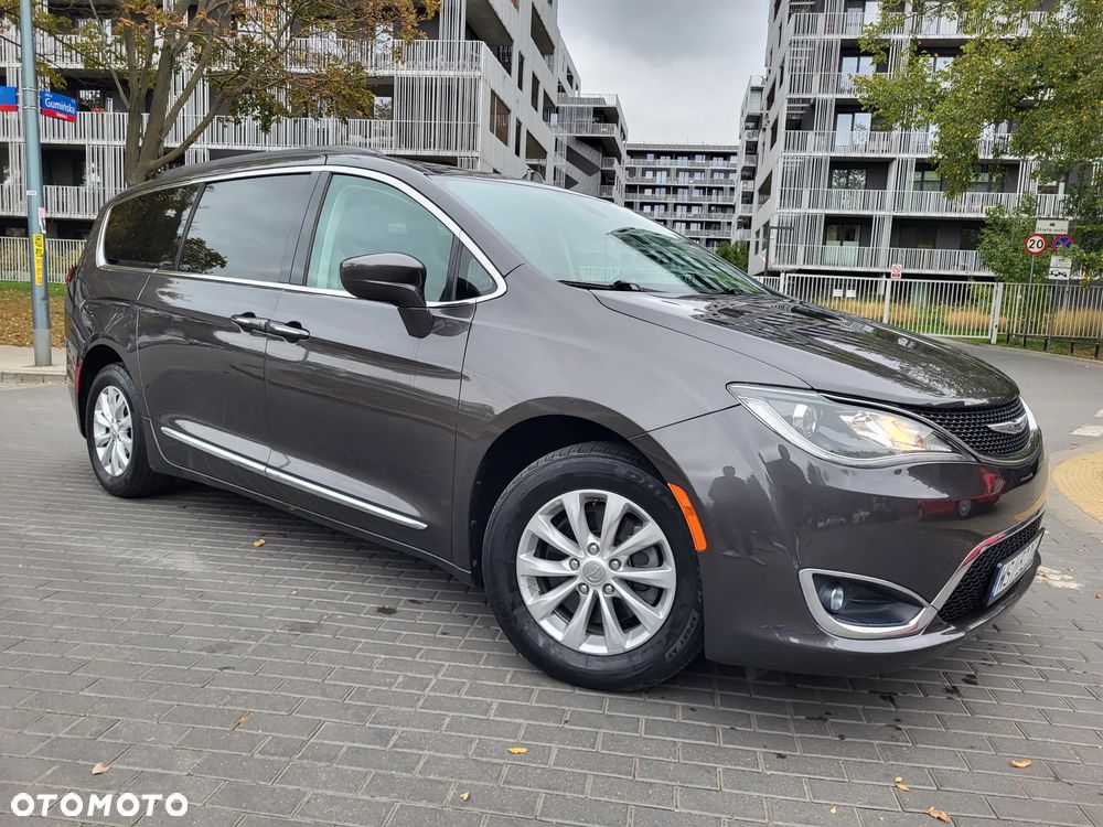 Chrysler Pacifica - 1