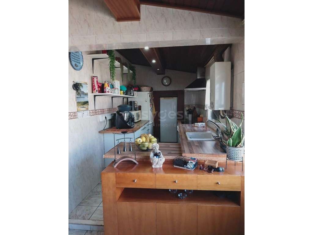 Magnifica moradia T3 com terreno e anexos situada na Horta da Vilar... - Grande imagem: 5/12