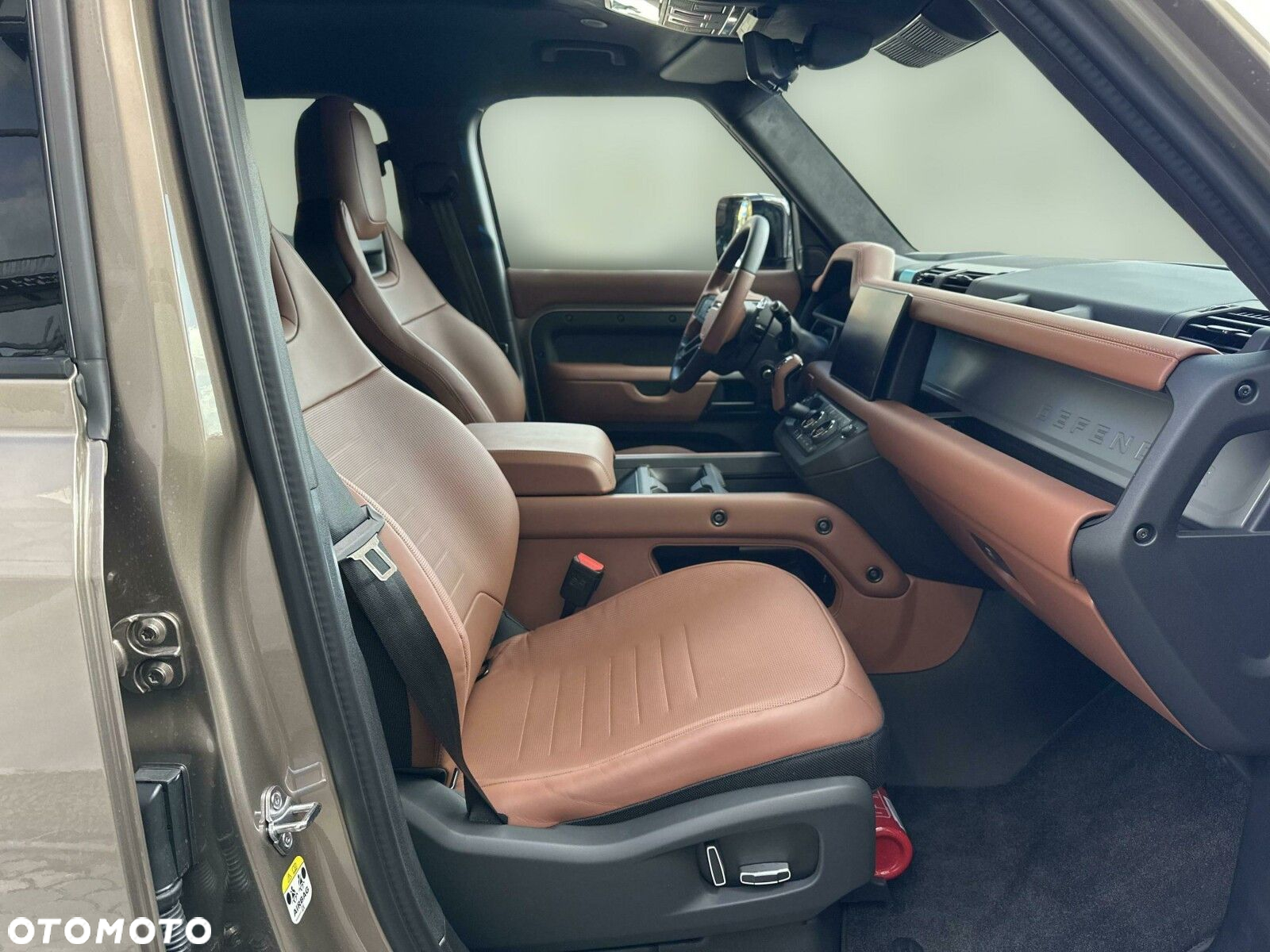 Land Rover Defender - 13
