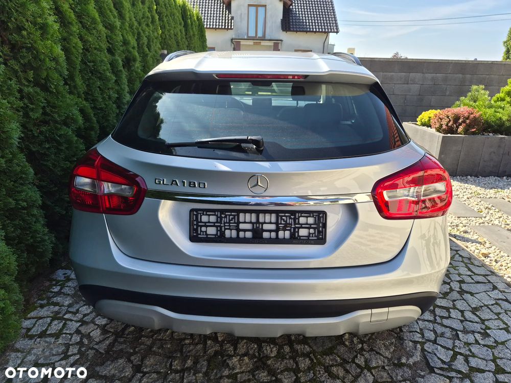 Mercedes-Benz GLA 180 Activity Edition - 6