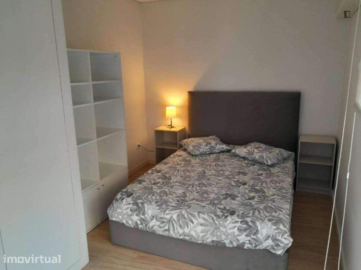 Apartamento com 1 quartos - localizado em Paranhos Porto - Grande imagem: 2/7