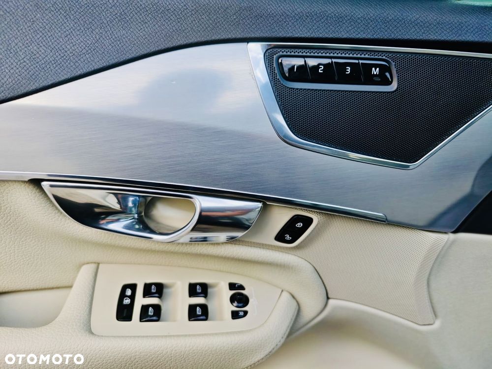 Volvo XC 90 - 32