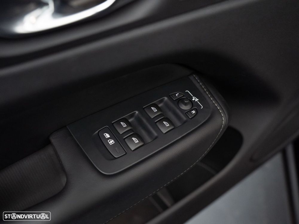 Volvo XC 60 2.0 T6 PHEV Plus Dark - 20