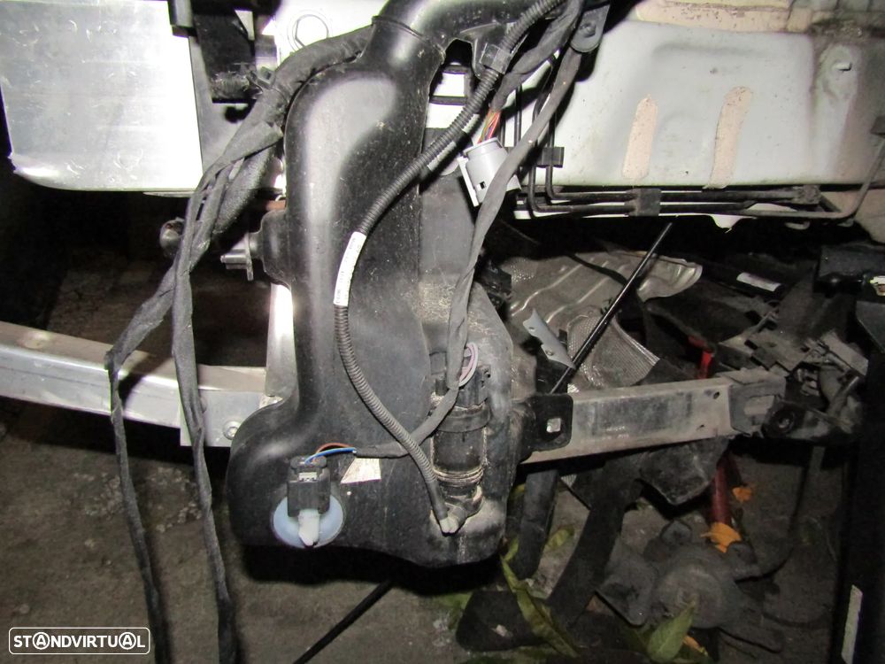 Deposito agua limpa parabrisas Mercedes CLA ano 2017