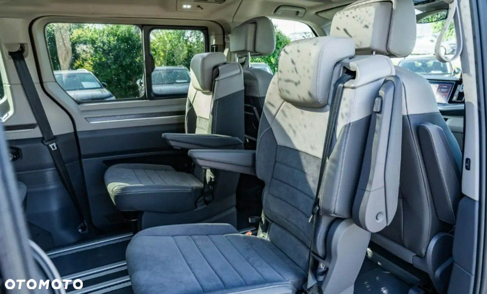Volkswagen Multivan - 11