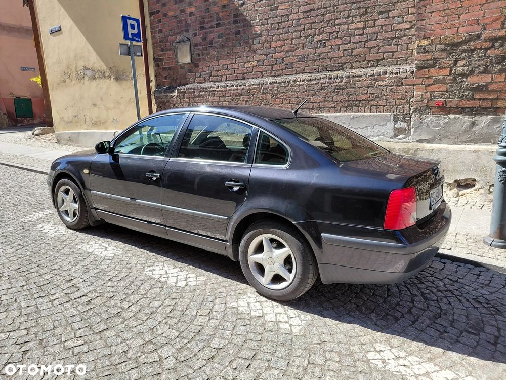 Volkswagen Passat - 4