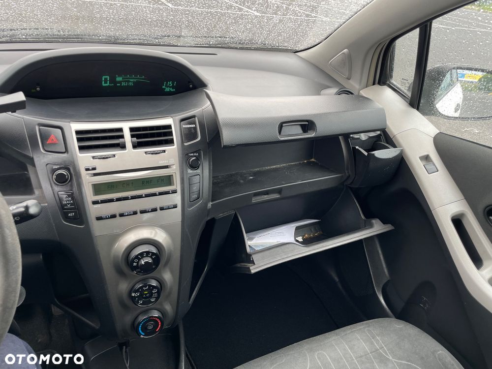 Toyota Yaris 1.4 D-4D Premium - 24