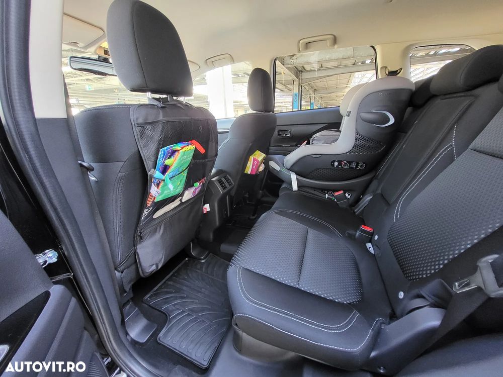 Mitsubishi Outlander PHEV 2.4 L 4X4 Intense - 17