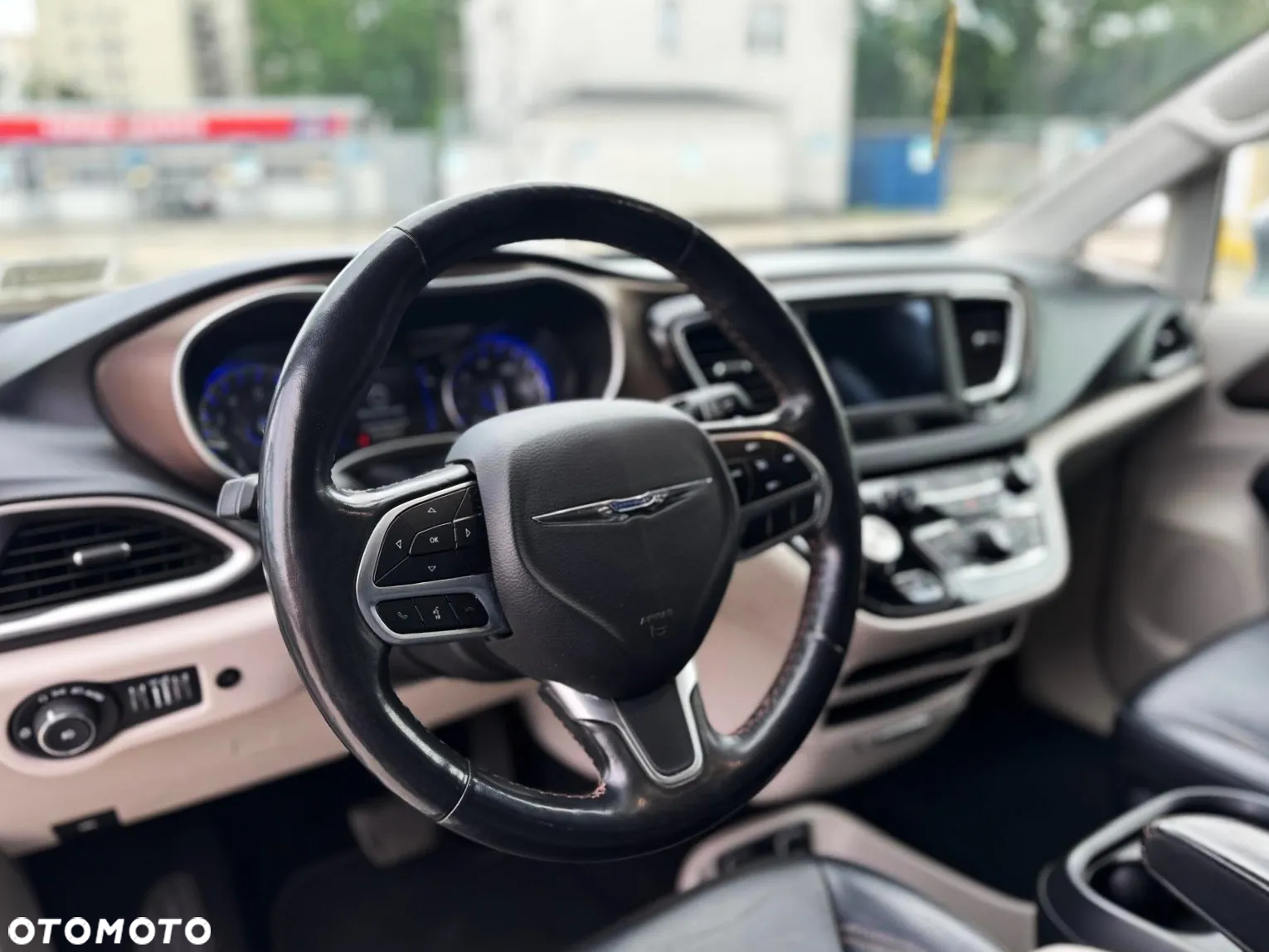 Chrysler Pacifica - 20