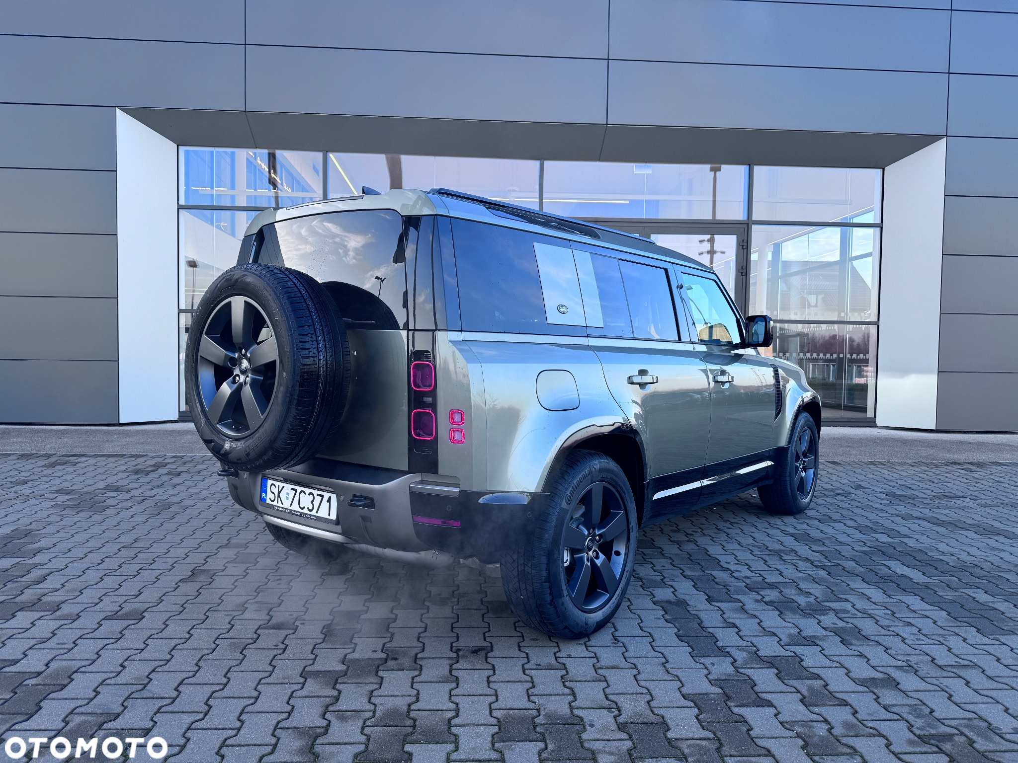 Land Rover Defender - 9