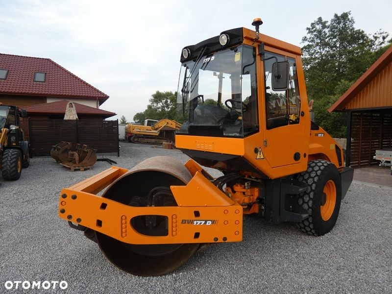 Bomag BW177D-4 / Walec Drogowy Guma - Stal / z Niemiec / 2600mtg / - 35