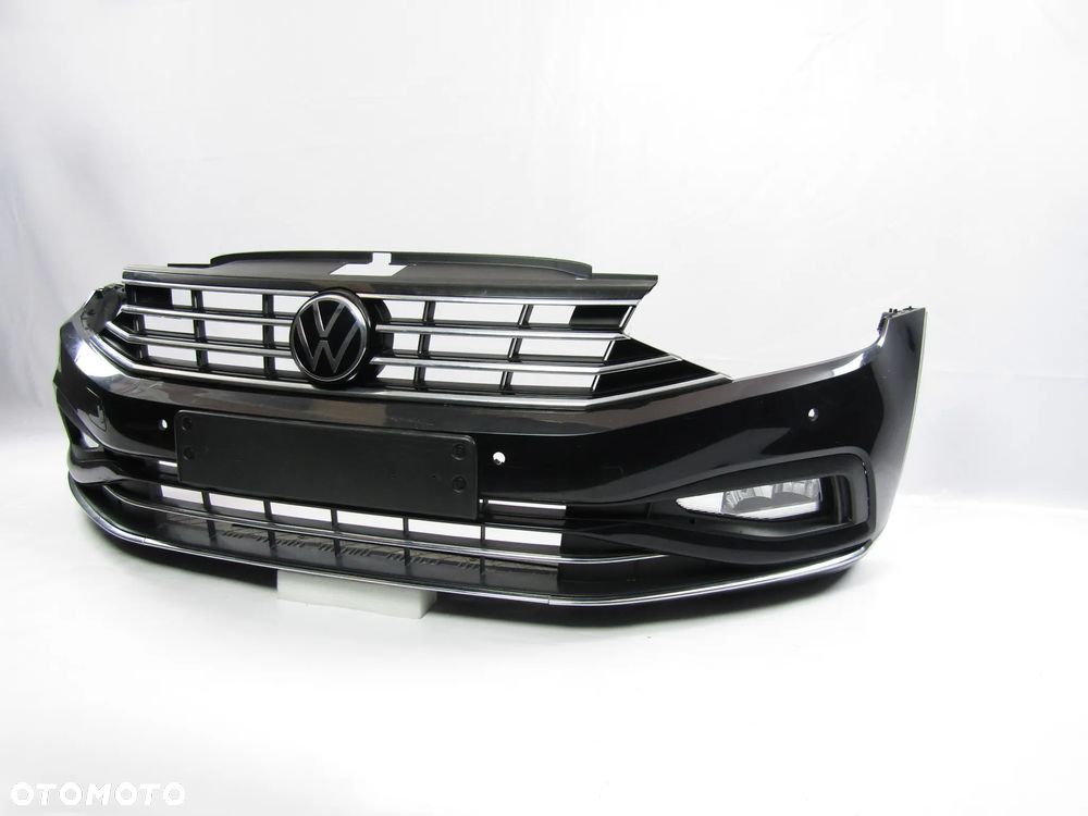 Zderzak przedni VW Passat B8 FL 19 - 24 Highline Pdc-4 Lakier LC9X - 10