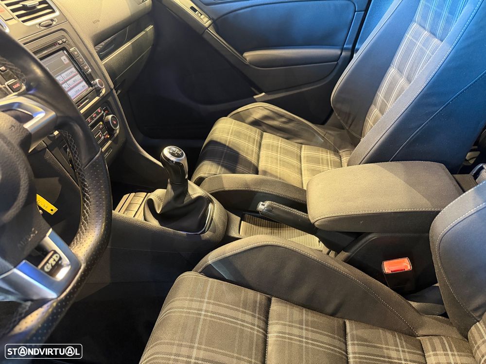 VW Golf 2.0 TDi DPF GTD - 21