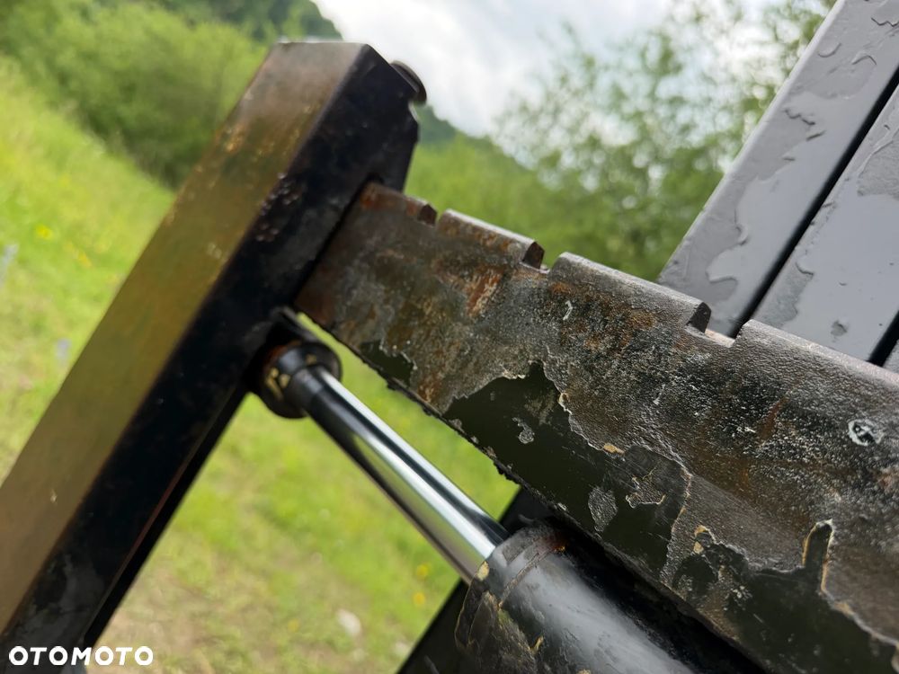 Manitou MI25D Wózek Widłowy 2,5 tony. Posuw Hydrauliczny. tylko 2500mtg. Maszt triplex. Wolny skok! Wysokość Podnoszenia 5 metrów. Jak nowy z Salonu. Pochodzi z Norweskiego Gospodarstwa! Aktualne przeglądy DEKRA i serwisy!  Silnik Yanmar. Małe gabarety bardzo zwrotna maszyna! Zero luzów wycieków i zniszczeń. OKAZJA. Pełny ORYGINAŁ! Rok Prod. 2014. Oświetlenie. OKAZJA - 35