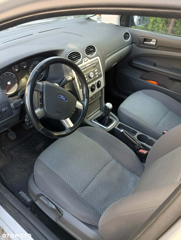 Ford Focus 1.6 Comfort - 5