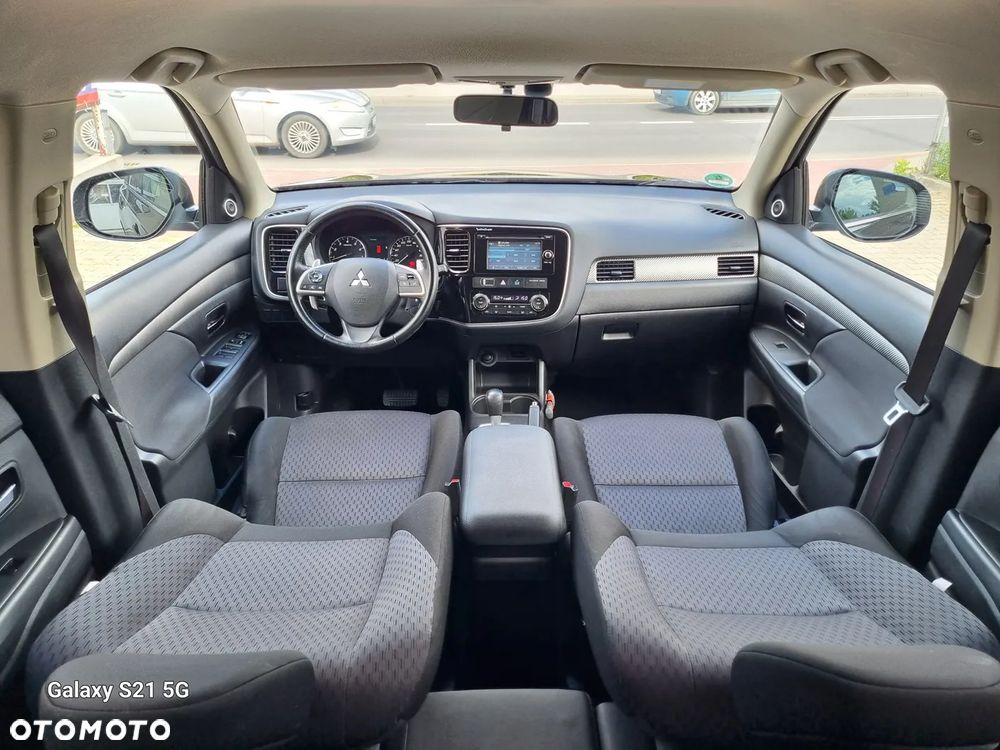 Mitsubishi Outlander 2.0 2WD CVT Edition - 16
